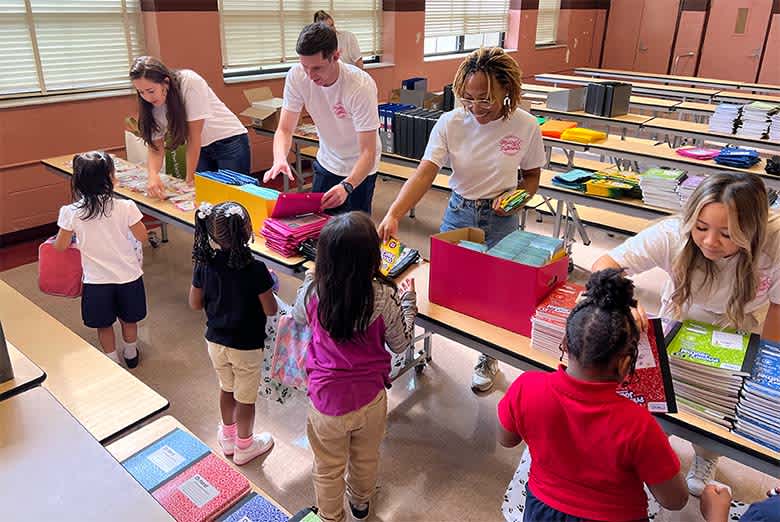 CSI Companiesが地域コミュニティ向けに行うプログラムの様子を示す画像