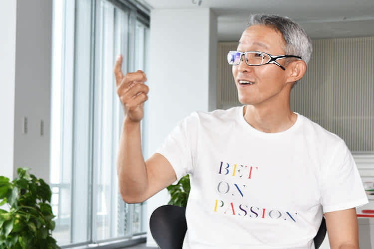 “Deko” Hisayuki Idekoba gestures expressively as he speaks.